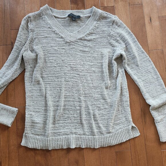 3/$15 SALE!!! 😎  Ann Taylor sweater - Picture 1 of 2
